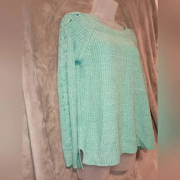 SO AUTHENTIC American heritage soft chunky,boxy, cable knit sweater (#952) - Picture 4 of 8